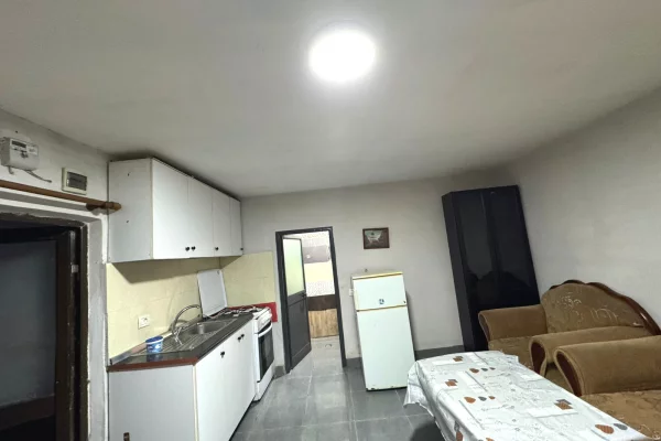 Shtepi me qera Shtepi Private ne Tirane, Garsoniere, Mobilimi E mobiluar, Pagesa 200  Euro.