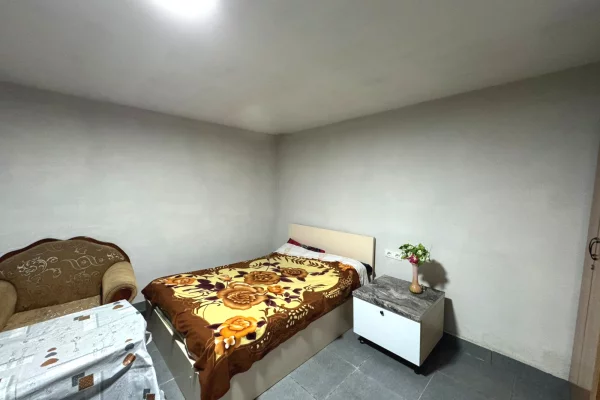 Shtepi me qera Shtepi Private ne Tirane, Garsoniere, Mobilimi E mobiluar, Pagesa 200  Euro.
