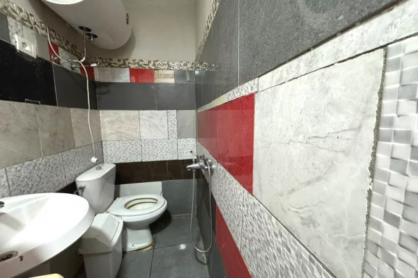 Shtepi me qera Shtepi Private ne Tirane, Garsoniere, Mobilimi E mobiluar, Pagesa 200  Euro.