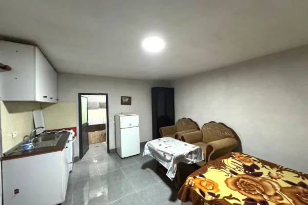 Shtepi me qera Shtepi Private ne Tirane, Garsoniere, Mobilimi E mobiluar, Pagesa 200  Euro.