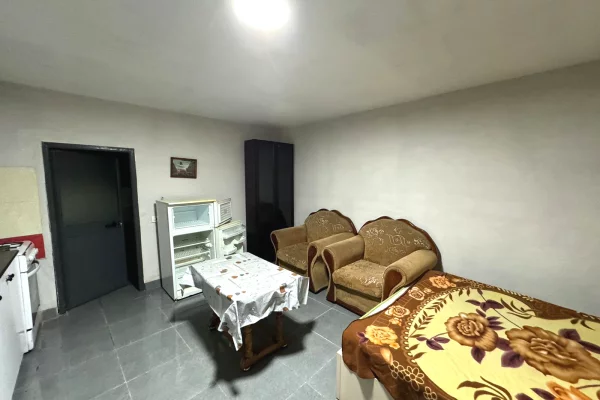 Shtepi me qera Shtepi Private ne Tirane, Garsoniere, Mobilimi E mobiluar, Pagesa 200  Euro.