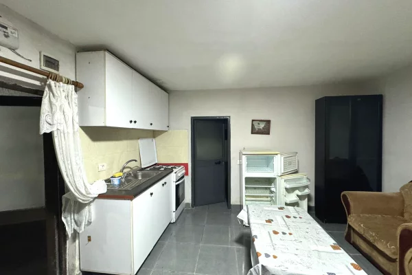 Shtepi me qera Shtepi Private ne Tirane, Garsoniere, Mobilimi E mobiluar, Pagesa 200  Euro.