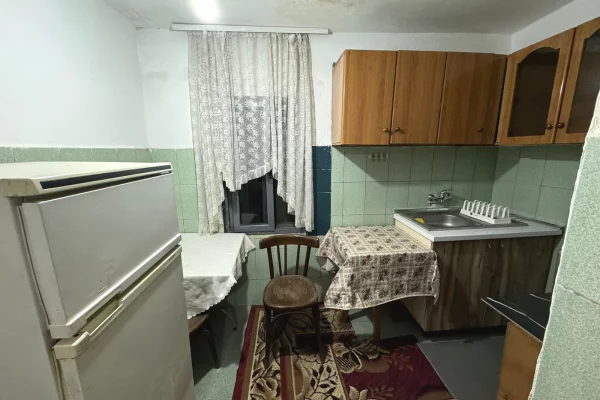 Shtepi me qera Shtepi Private ne Tirane, Garsoniere, Mobilimi E mobiluar, Pagesa 200  Euro.