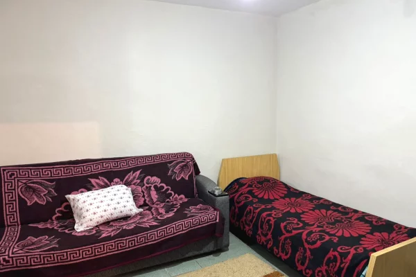 Shtepi me qera Shtepi Private ne Tirane, Garsoniere, Mobilimi E mobiluar, Pagesa 200  Euro.
