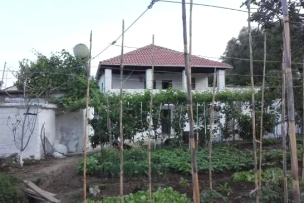 Shtepi ne shitje Shtepi Private ne Tirane, 4+1, Mobilimi Bosh, pa mobiluar, Pagesa 145,000  Euro.