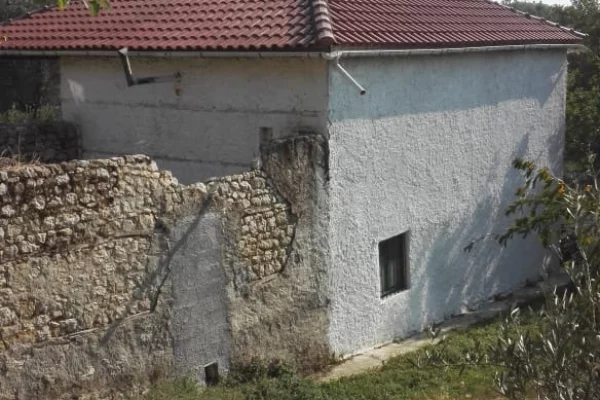 Shtepi ne shitje Shtepi Private ne Tirane, 4+1, Mobilimi Bosh, pa mobiluar, Pagesa 145,000  Euro.
