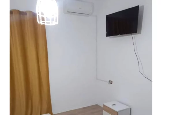 Shtepi me qera Shtepi Private ne Tirane, Garsoniere, Mobilimi E mobiluar, Pagesa 30,000  Leke.