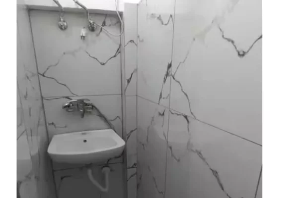 Shtepi me qera Shtepi Private ne Tirane, Garsoniere, Mobilimi E mobiluar, Pagesa 30,000  Leke.