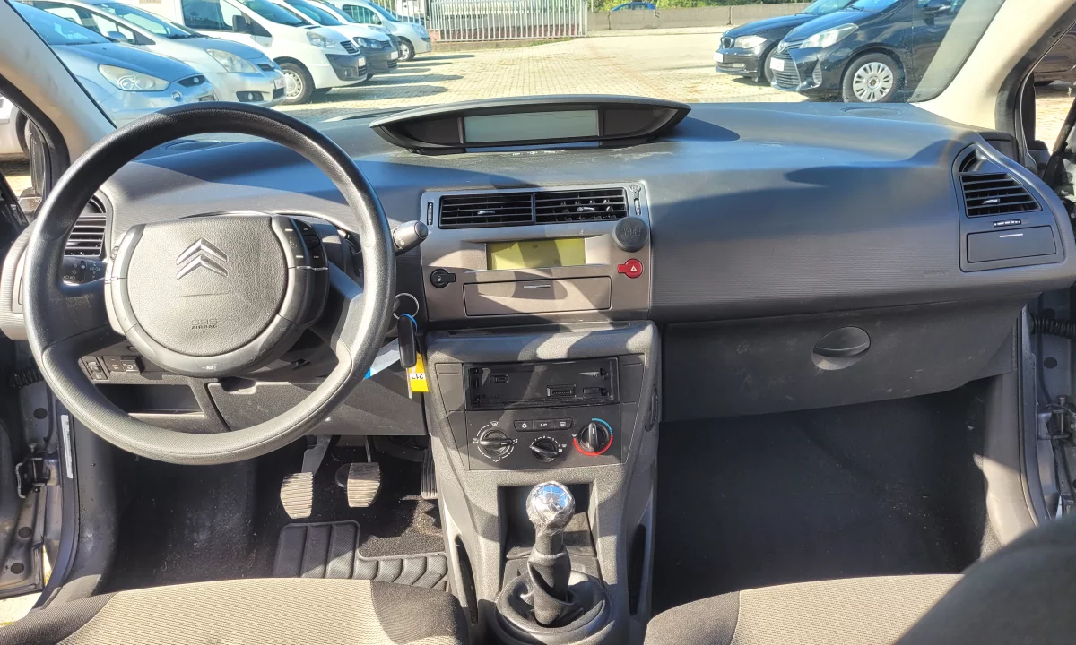 Auto in Vendita a Tirana, Citroen, 2010 gasoline-gas,Kambio Manual Pagamento 2,300  Euro.