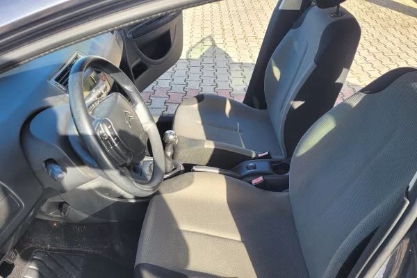 Auto in Vendita a Tirana, Citroen, 2010 gasoline-gas,Kambio Manual Pagamento 2,300  Euro.