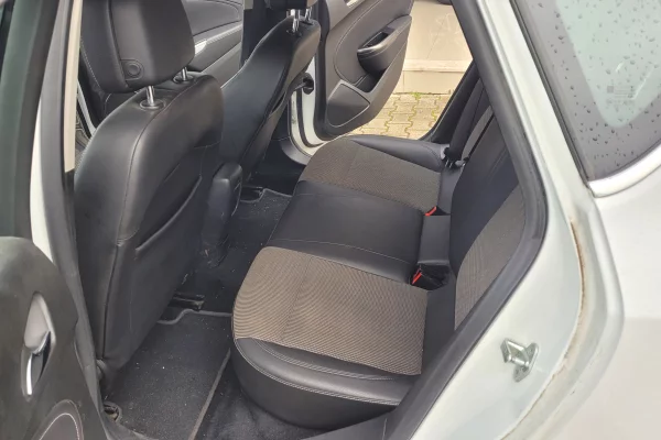 Auto in Vendita a Tirana, Opel, 2010 Diesel,Kambio Manual Pagamento 3,900  Euro.