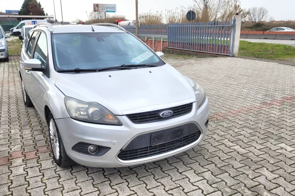 Auto in Vendita a Tirana, Ford, 2010 Diesel,Kambio Manual Pagamento 3,200  Euro.