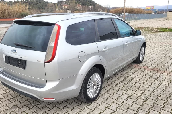 Auto in Vendita a Tirana, Ford, 2010 Diesel,Kambio Manual Pagamento 3,200  Euro.