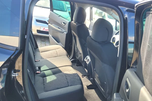 Auto in Vendita a Tirana, Peugeot, 2013 Diesel,Kambio Automatik Pagamento 4,500  Euro.