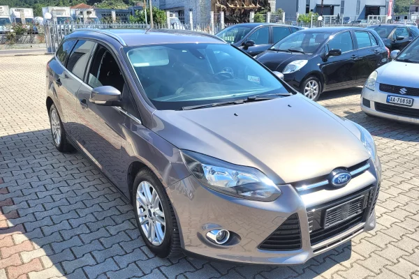 Makina ne shitje ne Tirane, Ford, 2014 Diesel,Kambio Manual Pagesa 3,800  Euro.