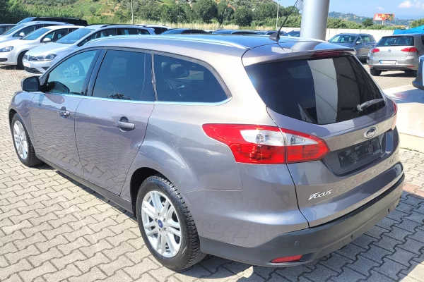 Makina ne shitje ne Tirane, Ford, 2014 Diesel,Kambio Manual Pagesa 3,800  Euro.