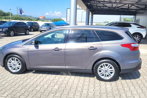 Makina ne shitje ne Tirane, Ford, 2014 Diesel,Kambio Manual Pagesa 3,800  Euro.