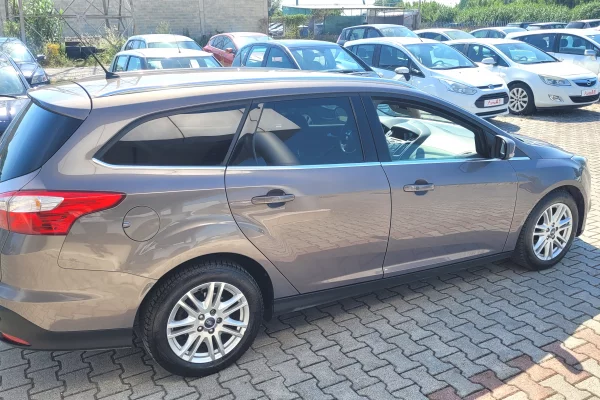 Makina ne shitje ne Tirane, Ford, 2014 Diesel,Kambio Manual Pagesa 3,800  Euro.