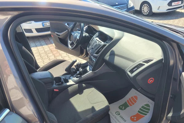 Makina ne shitje ne Tirane, Ford, 2014 Diesel,Kambio Manual Pagesa 3,800  Euro.