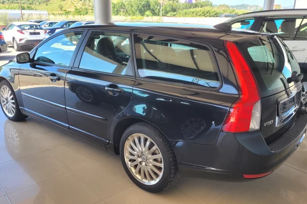 Makina ne shitje ne Tirane, Volvo, 2007 Diesel,Kambio Manual Pagesa 2,400  Euro.