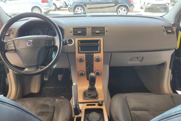 Makina ne shitje ne Tirane, Volvo, 2007 Diesel,Kambio Manual Pagesa 2,400  Euro.