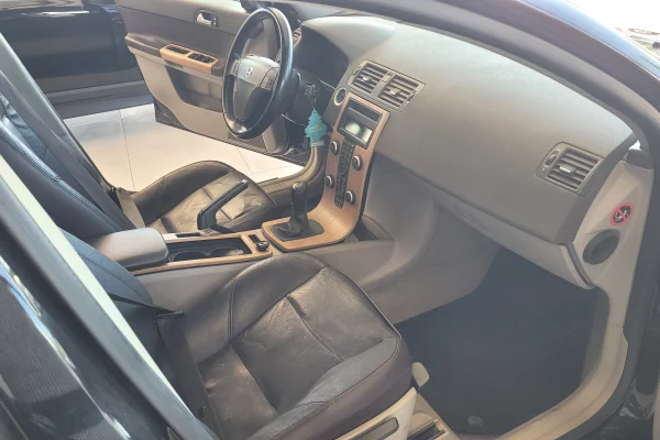 Makina ne shitje ne Tirane, Volvo, 2007 Diesel,Kambio Manual Pagesa 2,400  Euro.