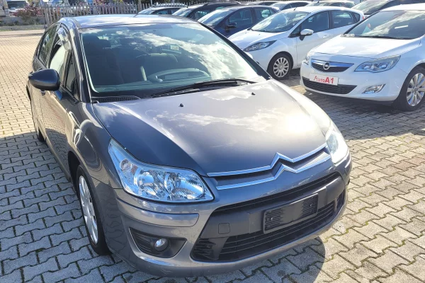 Makina ne shitje ne Tirane - 1,900 Euro
