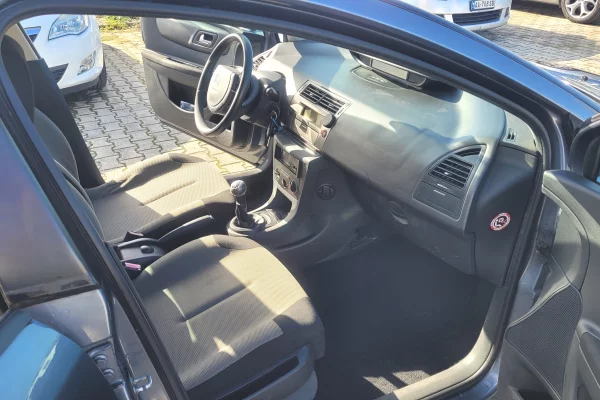 Cars for sale in Tirana, Citroen, 2010 gasoline-gas,Kambio Manual Payment 1,800  Euro.