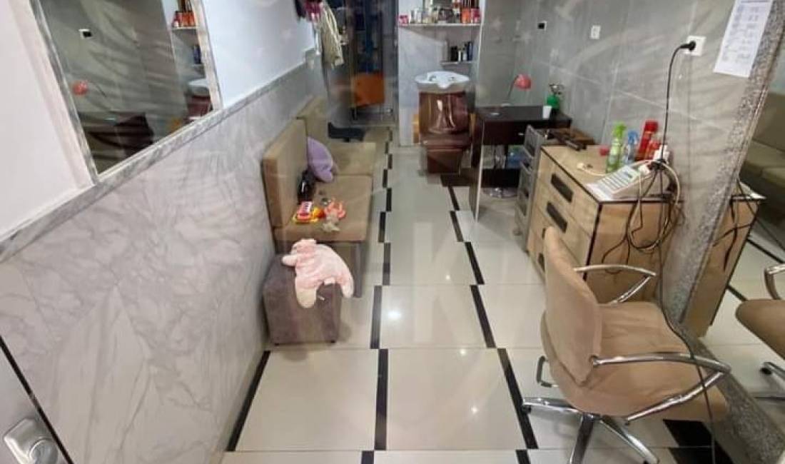 Dyqan parukerie 22m2 me mjete pune