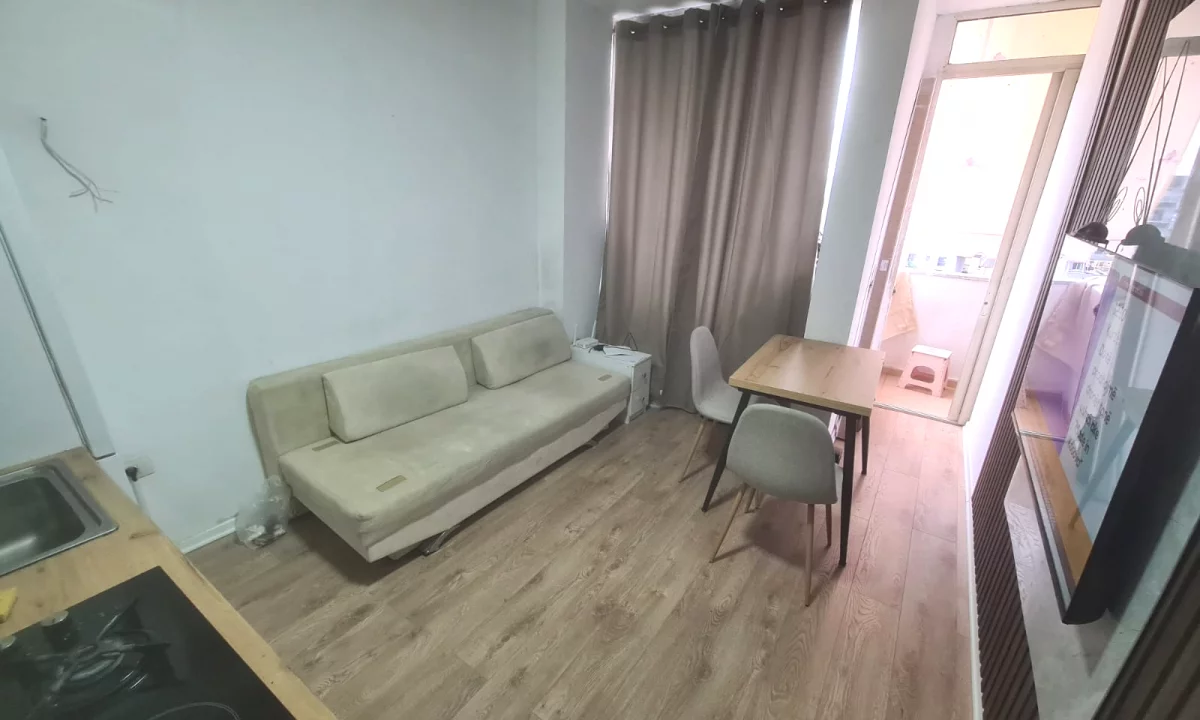 Shtepi me qera Apartament ne Tirane, 1+1, Mobilimi E mobiluar, Pagesa 360  Euro.