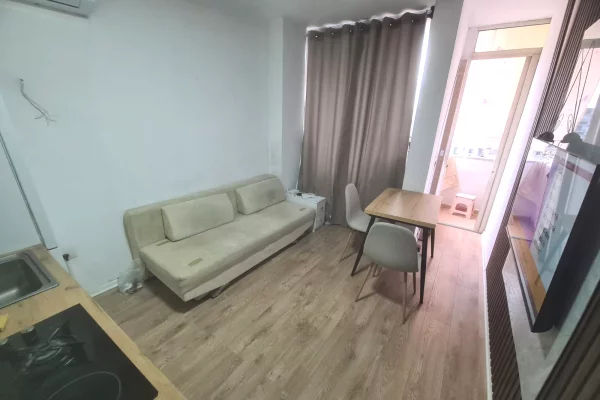Shtepi me qera Apartament ne Tirane, 1+1, Mobilimi E mobiluar, Pagesa 360  Euro.