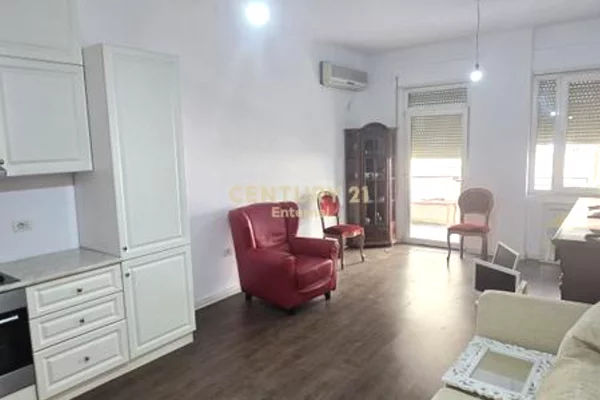 Shtepi ne shitje Apartament ne Tirane, 2+1, Mobilimi E mobiluar, Pagesa 250,000  Euro.