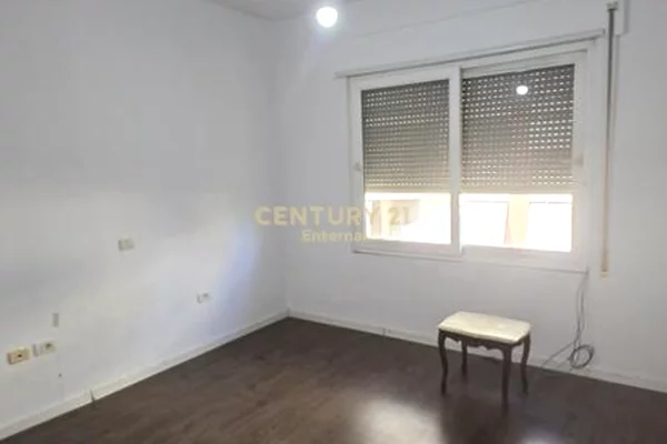 Shtepi ne shitje Apartament ne Tirane, 2+1, Mobilimi E mobiluar, Pagesa 250,000  Euro.