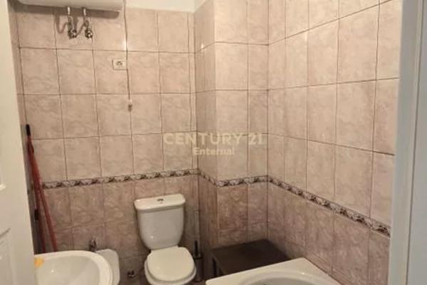 Shtepi ne shitje Apartament ne Tirane, 2+1, Mobilimi E mobiluar, Pagesa 250,000  Euro.