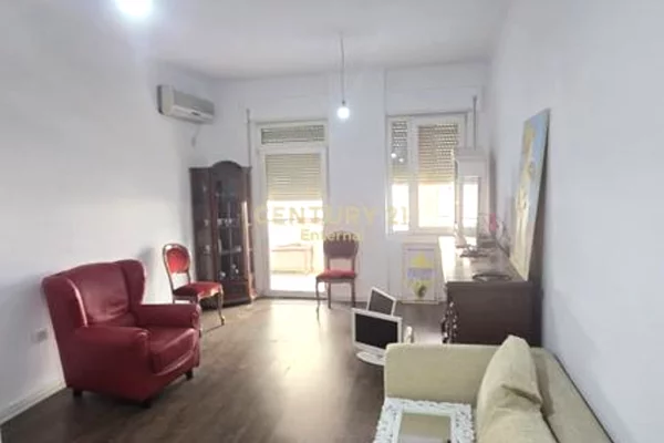 Shtepi ne shitje Apartament ne Tirane, 2+1, Mobilimi E mobiluar, Pagesa 250,000  Euro.