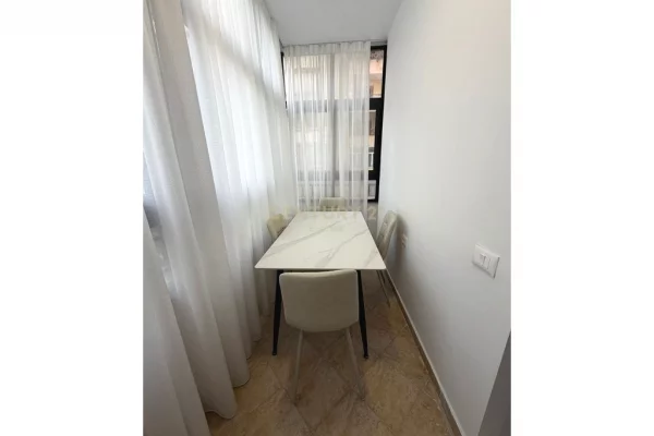 Shtepi me qera Apartament ne Tirane, 1+1, Mobilimi E mobiluar, Pagesa 650  Euro.