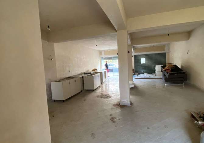 Ambient biznesi me qera 4+1 ne Tirane - 35,000 Leke