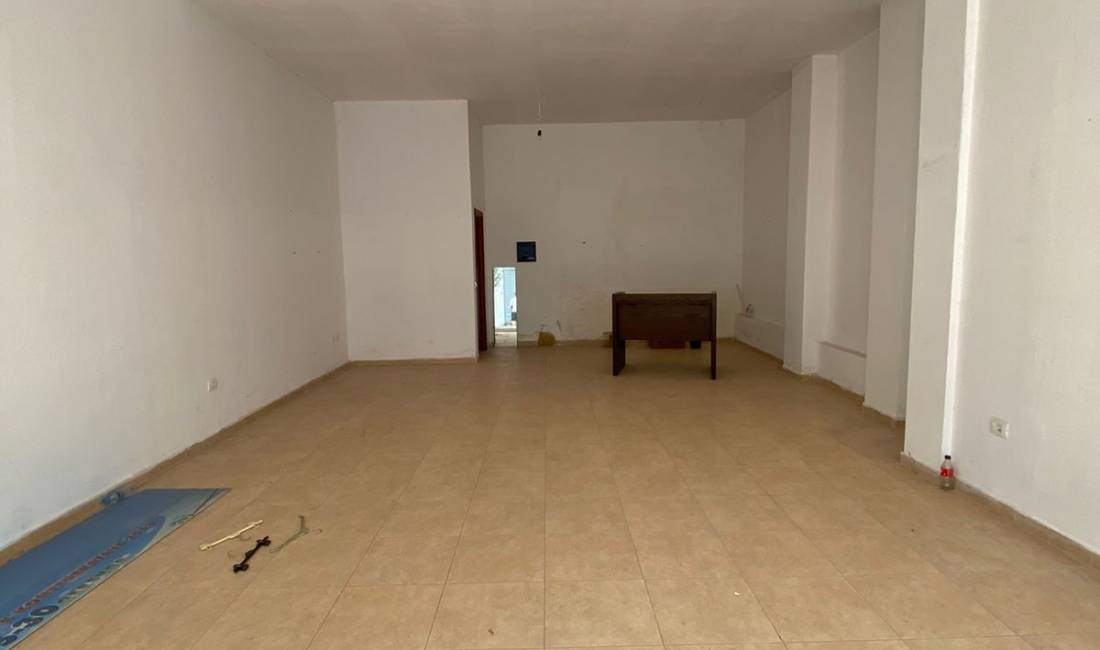 Jepet dyqan  me qera perball Bar Returnit  Vila L Astir