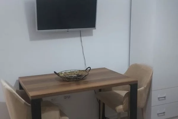 Shtepi me qera Apartament ne Tirane, Garsoniere, Mobilimi E mobiluar, Pagesa 28,000  Leke.