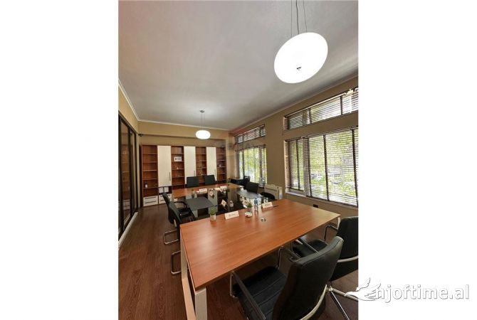 Business Property for Rent 3+1 in Tirana - 1,250 Euro