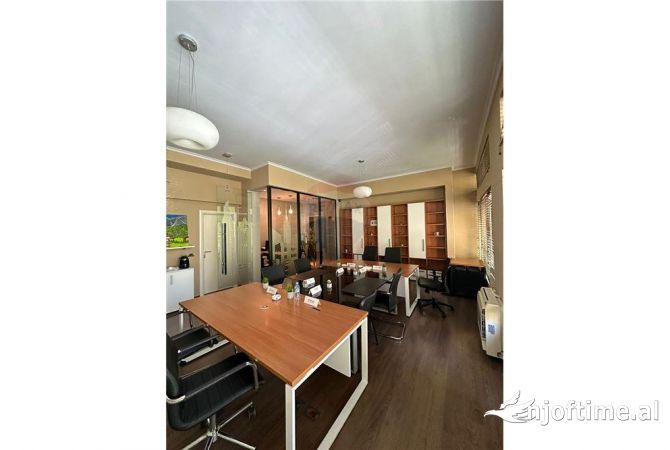 Business Property for Rent 3+1 in Tirana - 1,250 Euro