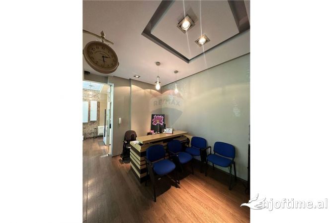 Business Property for Rent 3+1 in Tirana - 1,250 Euro