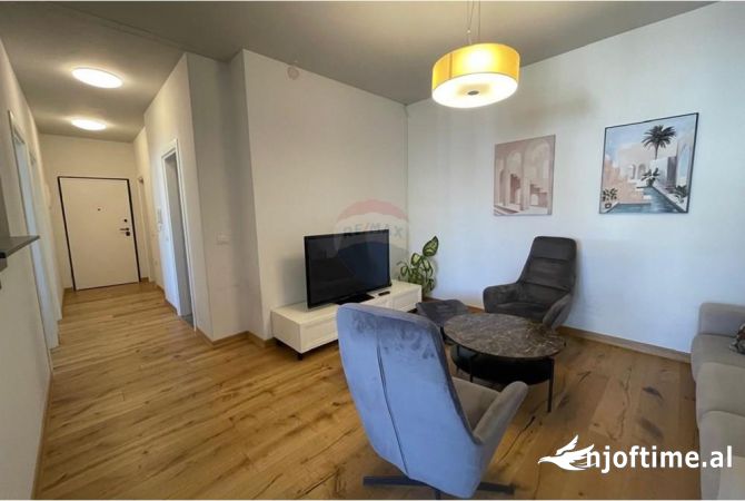 Ambiente Commerciale in Affitto 3+1 a Tirana - 850 Euro