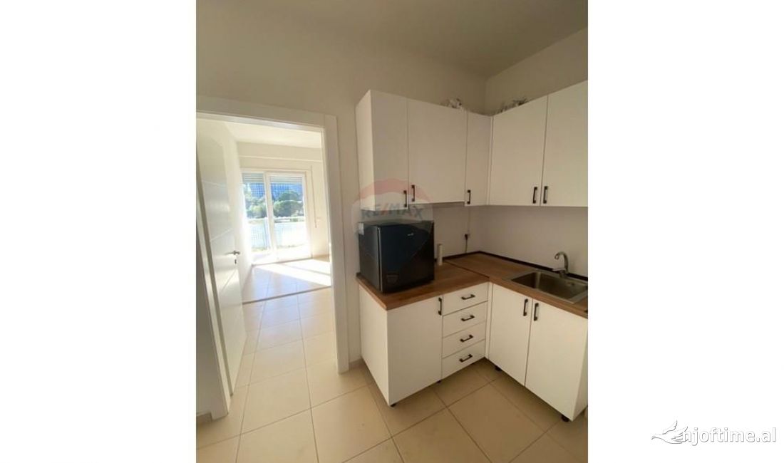 OFROJME AMBIENT PER ZYRA PER QIRA TE RRUGA E KOSOVARVE 