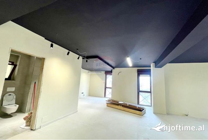 Ambiente Commerciale in Affitto 3+1 a Tirana - 1,850 Euro