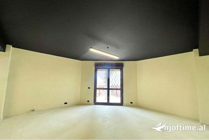 AMBIENT ZYRE ME QIRA TE TORRE DRINI!