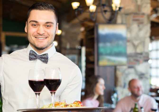 Offerte di lavoro per Sanitare, Recepsioniste a Valona