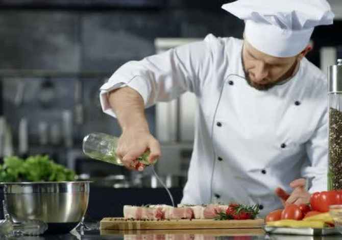 Njoftime Pune per Kuzhinier, Recepsionist/ e, Kamarier /e ne Durres