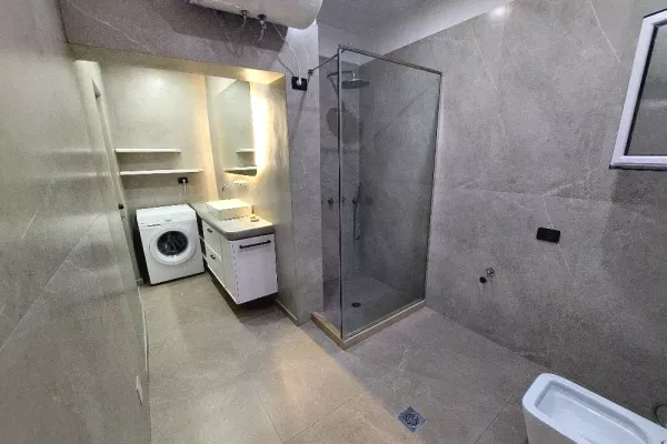 Shtepi me qera Shtepi Private ne Vlore, 1+1, Mobilimi E mobiluar, Pagesa 320  Euro.