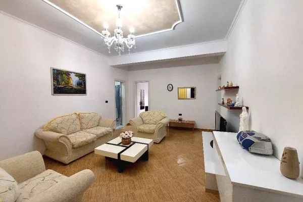 Shtepi me qera Shtepi Private ne Vlore, 1+1, Mobilimi E mobiluar, Pagesa 320  Euro.